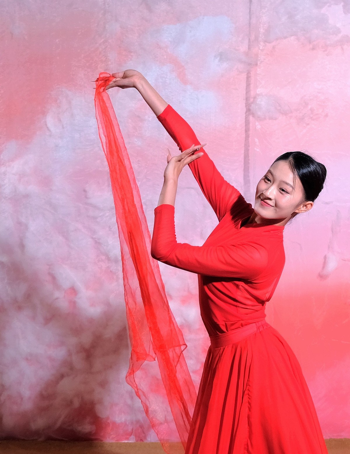 抓拍爱跳舞的女孩