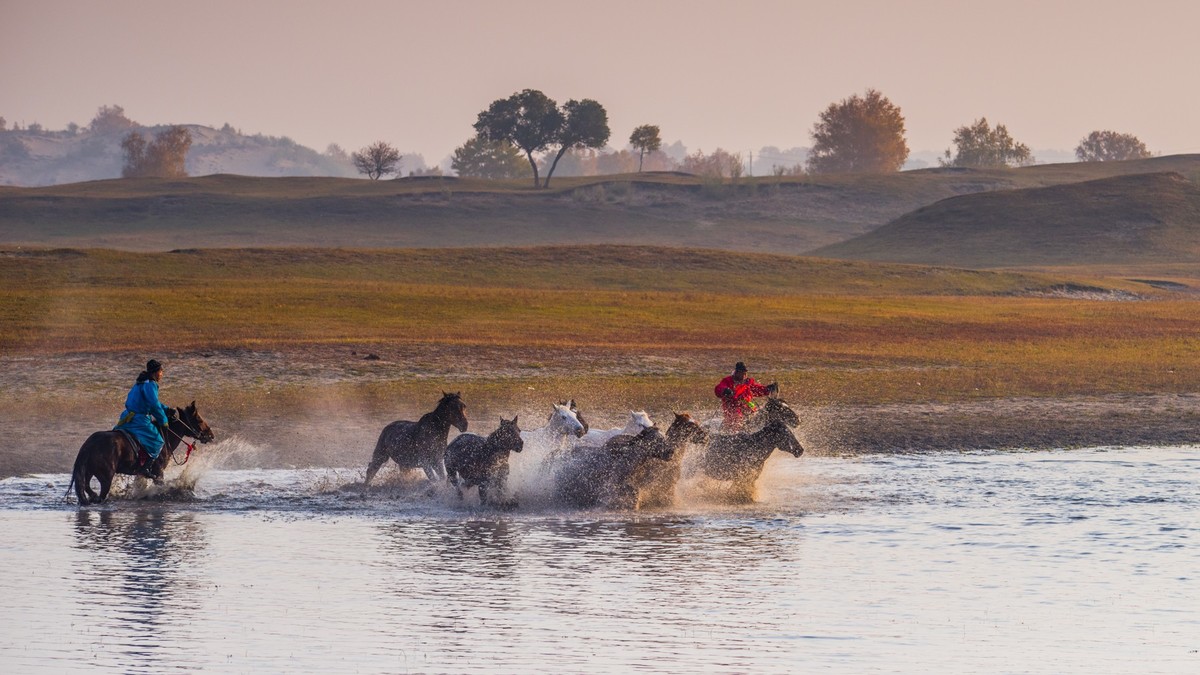 秋天的克什克腾旗------马踏水花