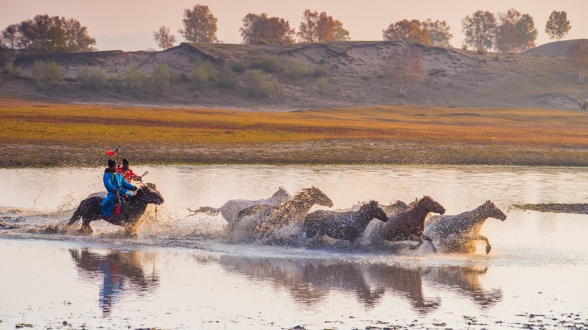 秋天的克什克腾旗------马踏水花