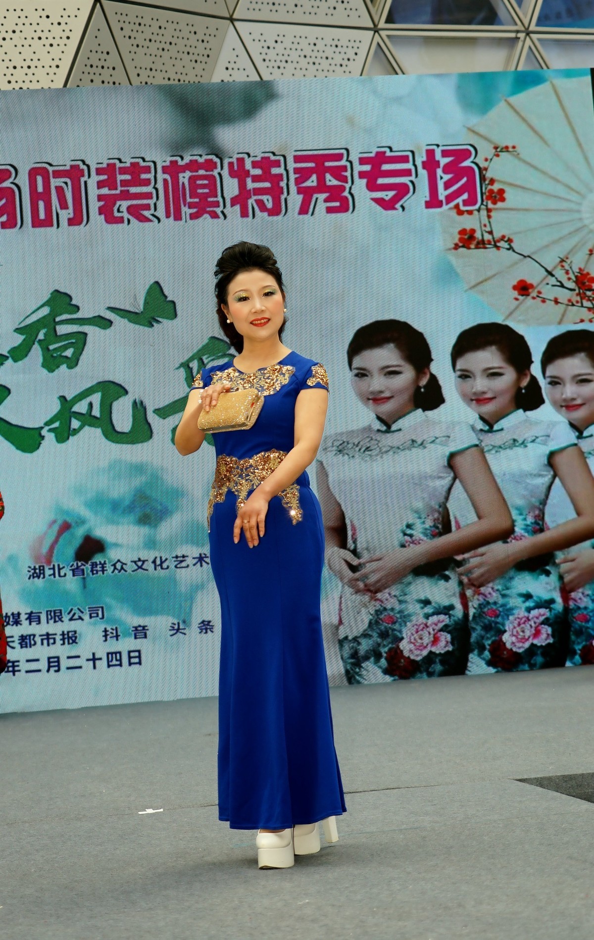 室内环境人像---时装模特表演秀上的抓拍！