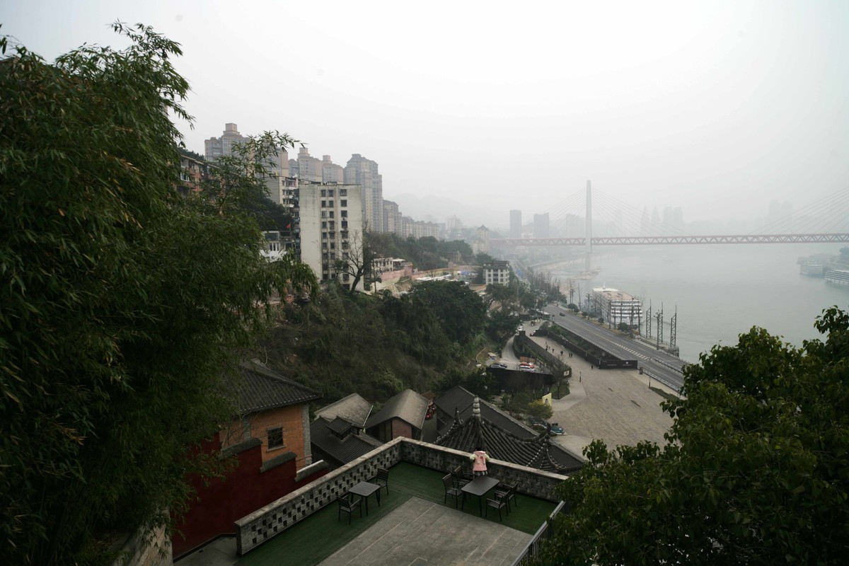 长江边，慈云寺