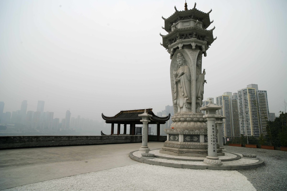 长江边，慈云寺