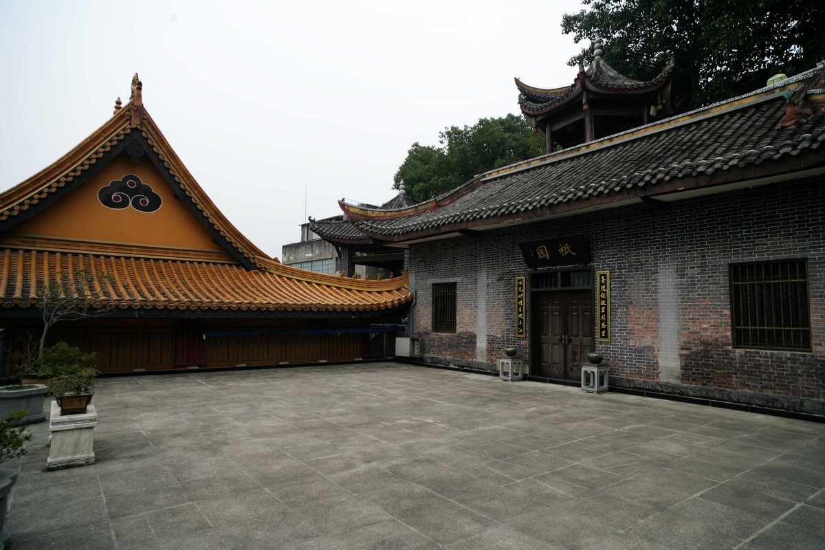 长江边，慈云寺