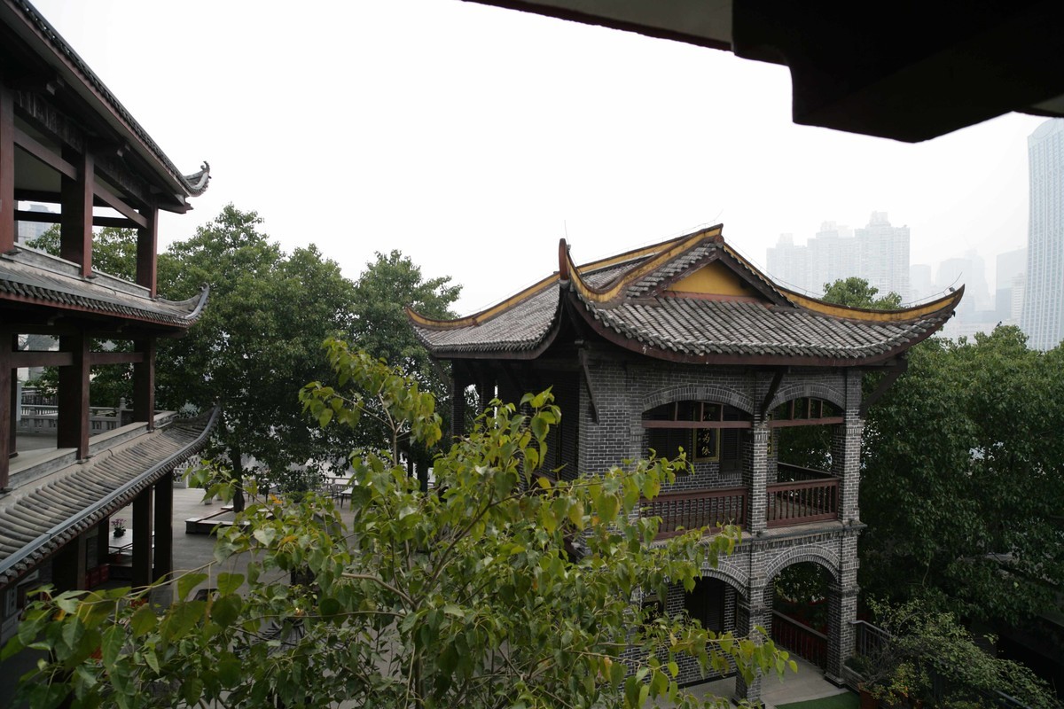 长江边，慈云寺