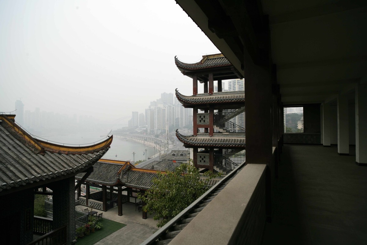 长江边，慈云寺