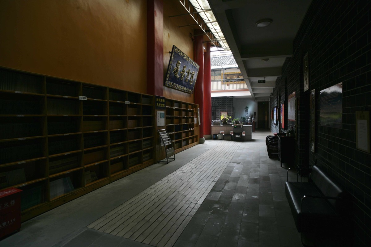 长江边，慈云寺