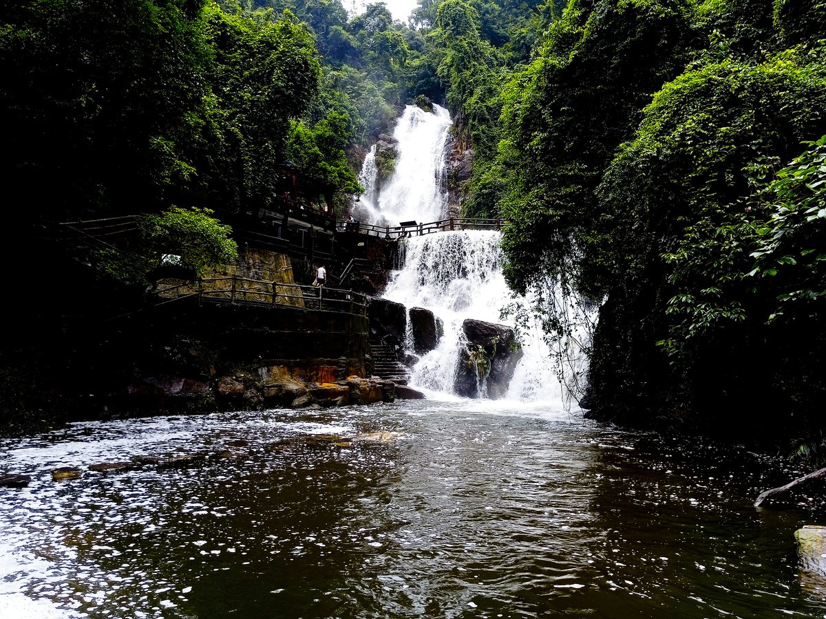 小溪流水哗啦啦（手机随拍 ）