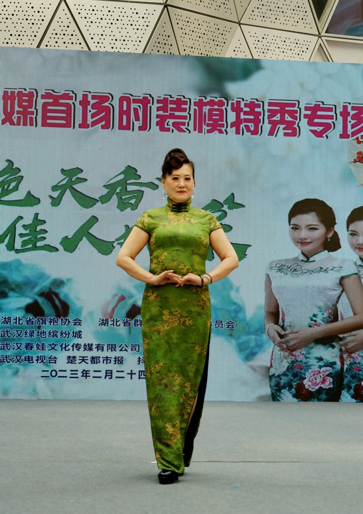 室内环境人像---时装模特表演秀上的抓拍！