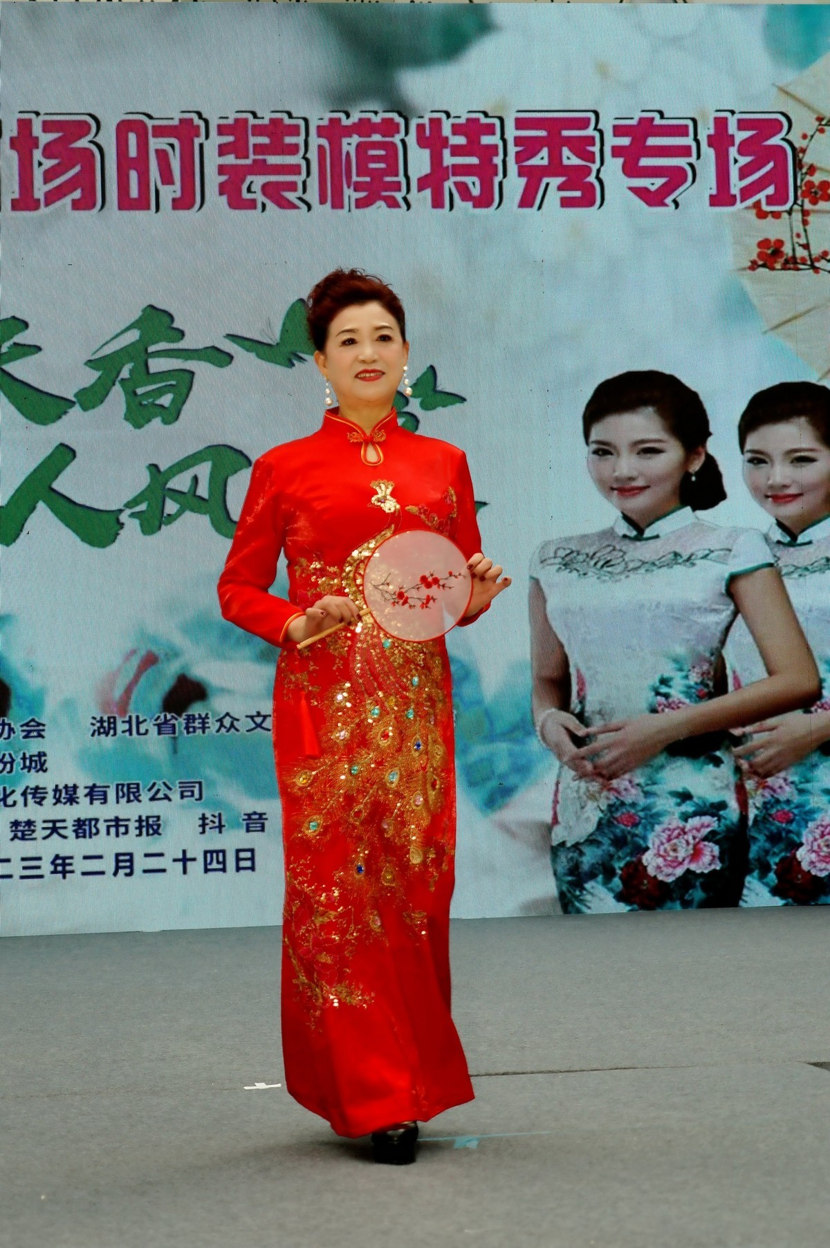 室内环境人像---时装模特表演秀上的抓拍！