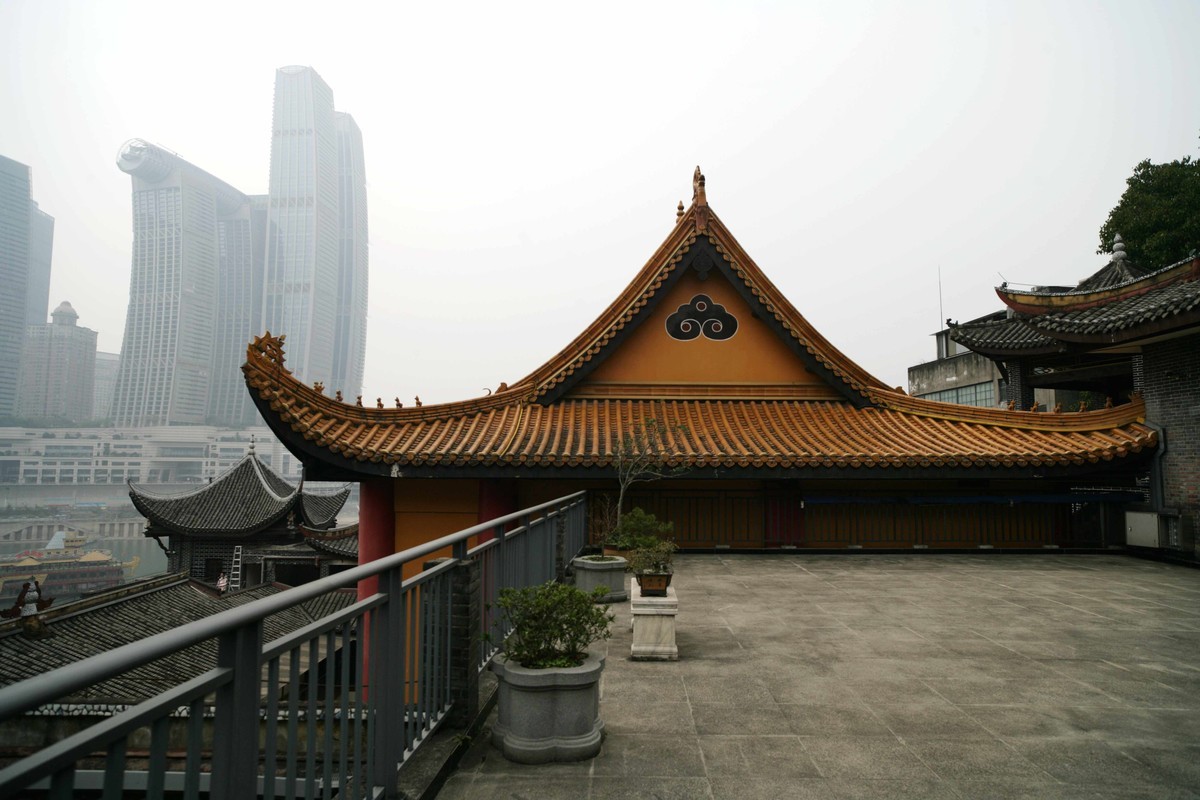 长江边，慈云寺