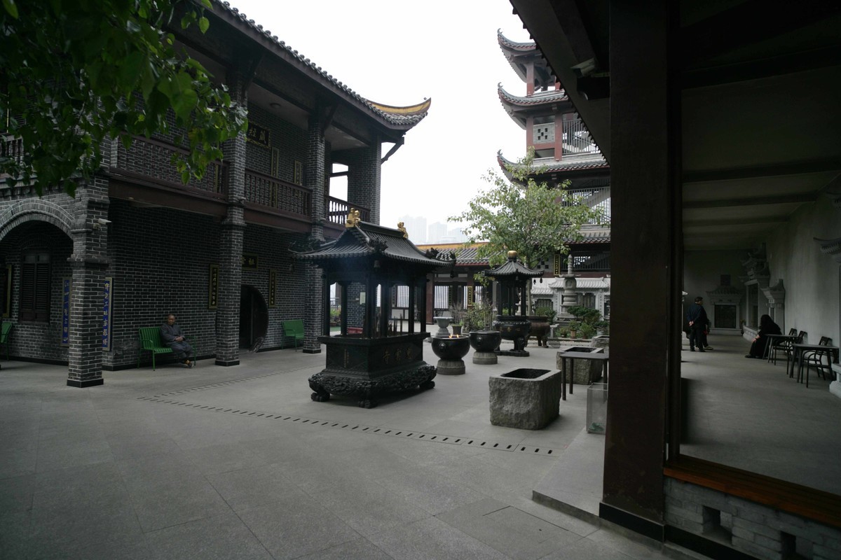 长江边，慈云寺