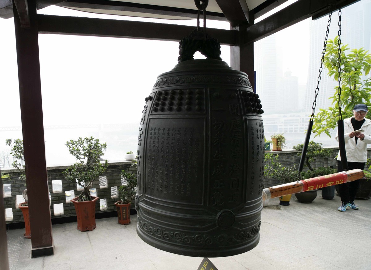 长江边，慈云寺