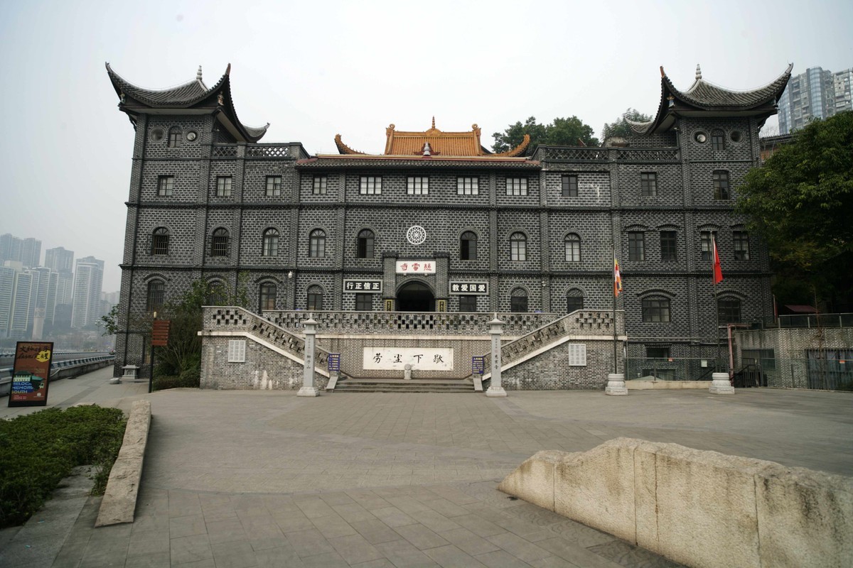 长江边，慈云寺