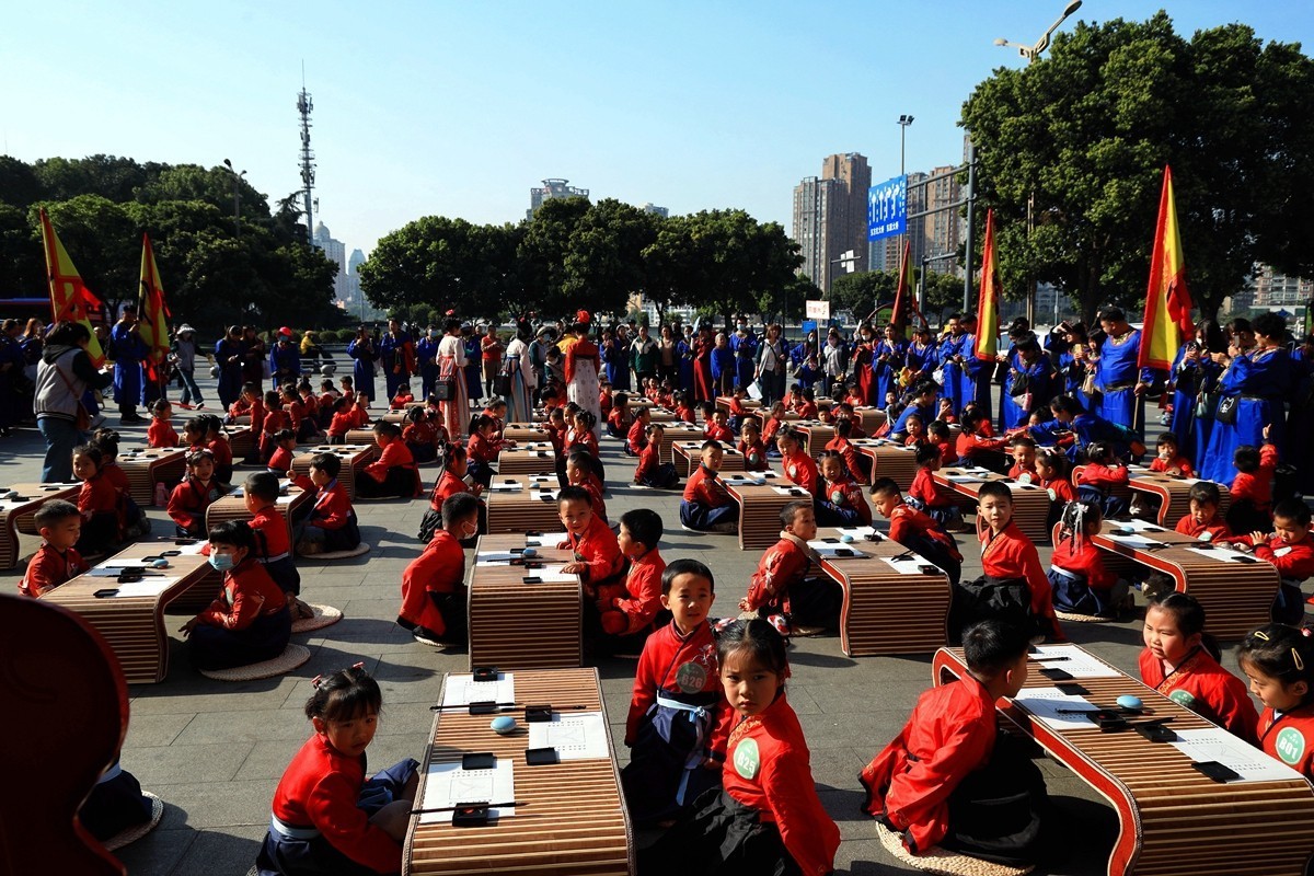 越王楼前好热闹