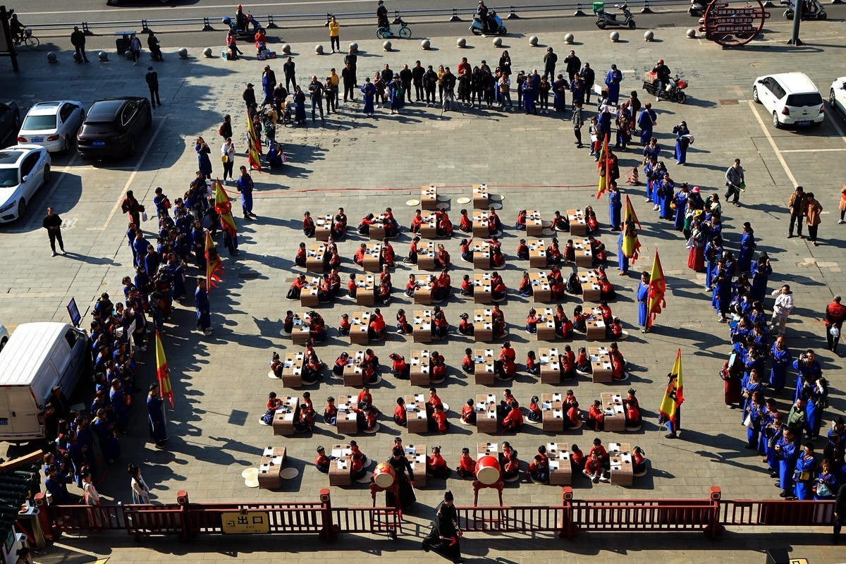 越王楼前好热闹