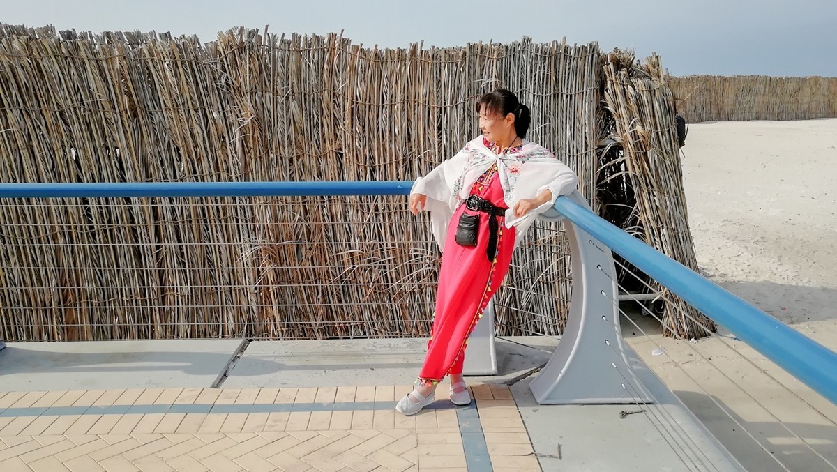 留影“阿布扎比”（阿联酋）