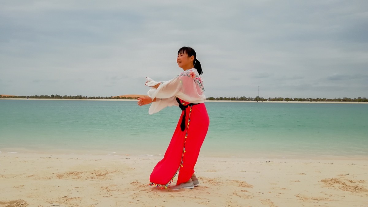 留影“阿布扎比”（阿联酋）