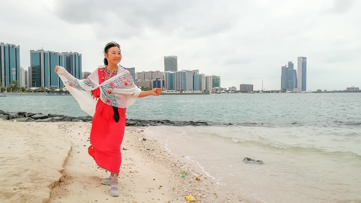 留影“阿布扎比”（阿联酋）