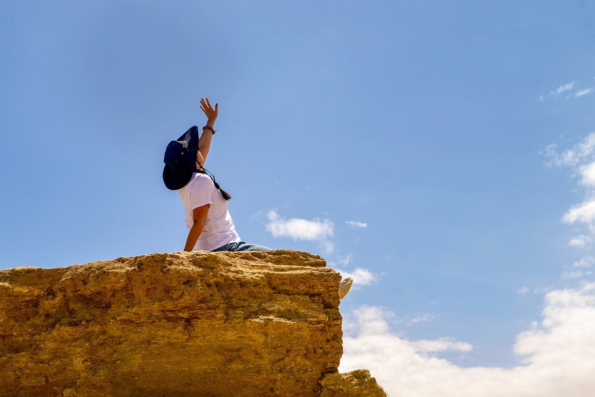 乌素特（水上）雅丹（下）