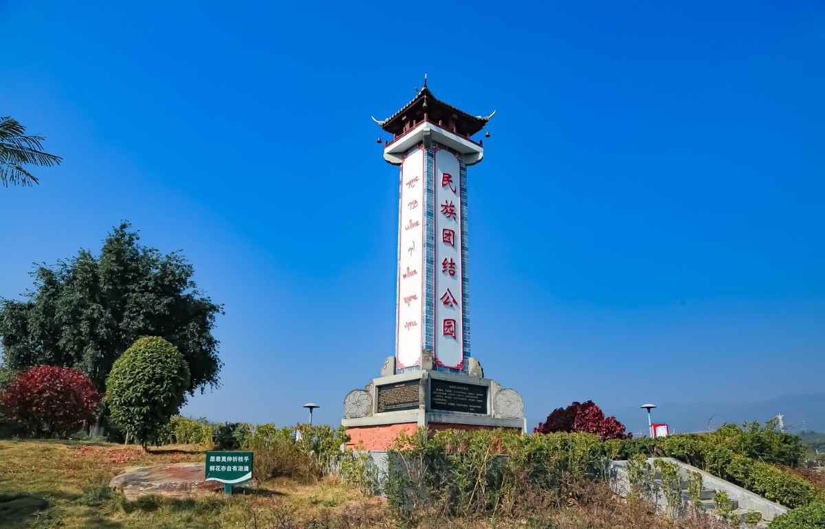 弄莫湖公园即景