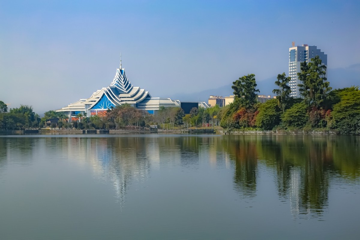 弄莫湖公园即景