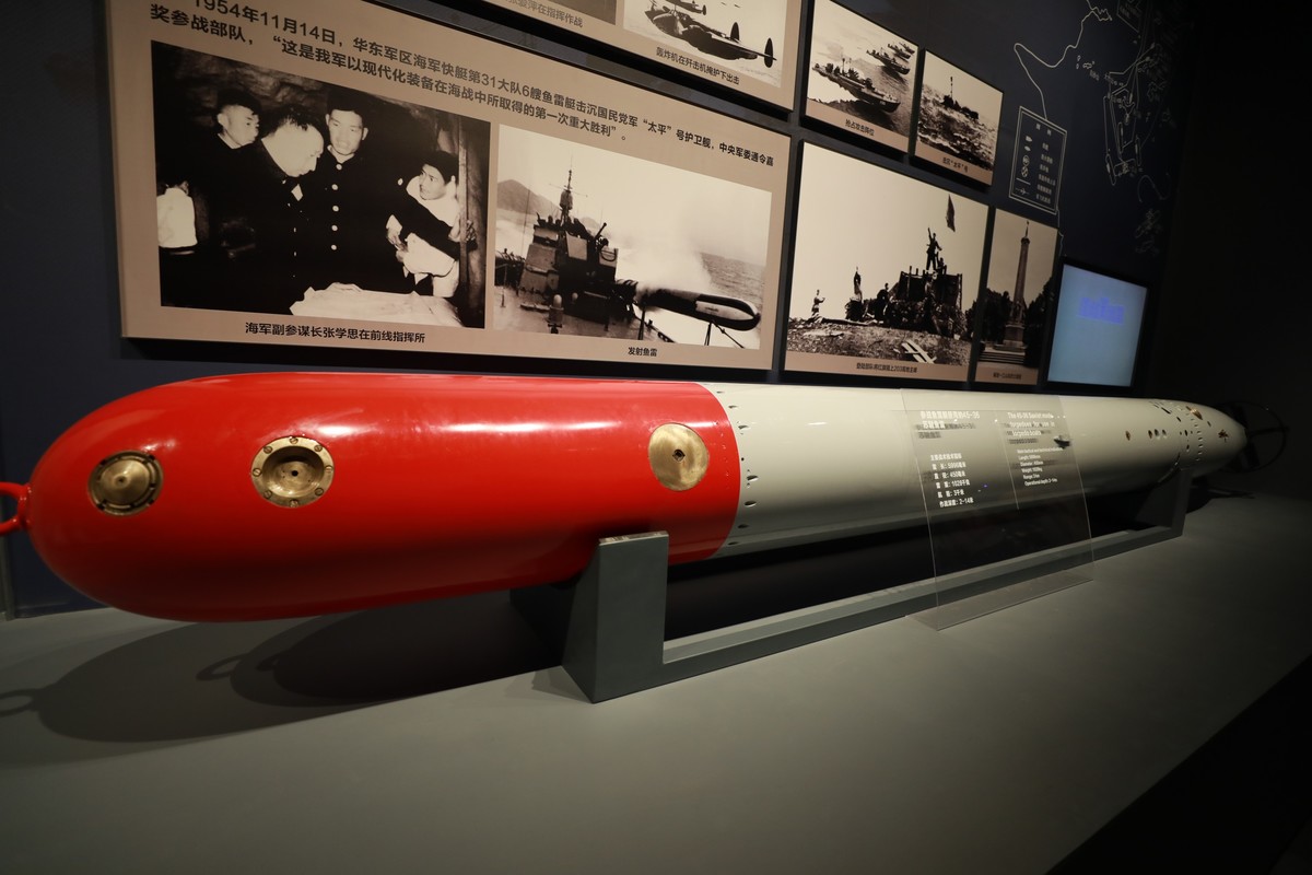 展馆中各个时期的武器装备