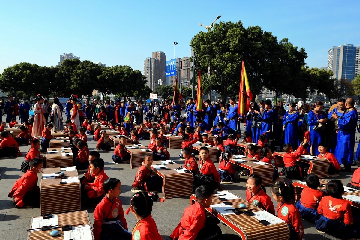 越王楼前好热闹