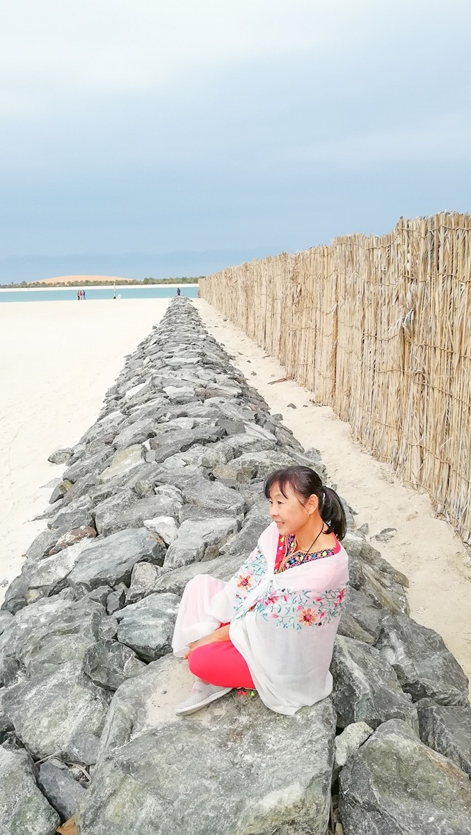 留影“阿布扎比”（阿联酋）