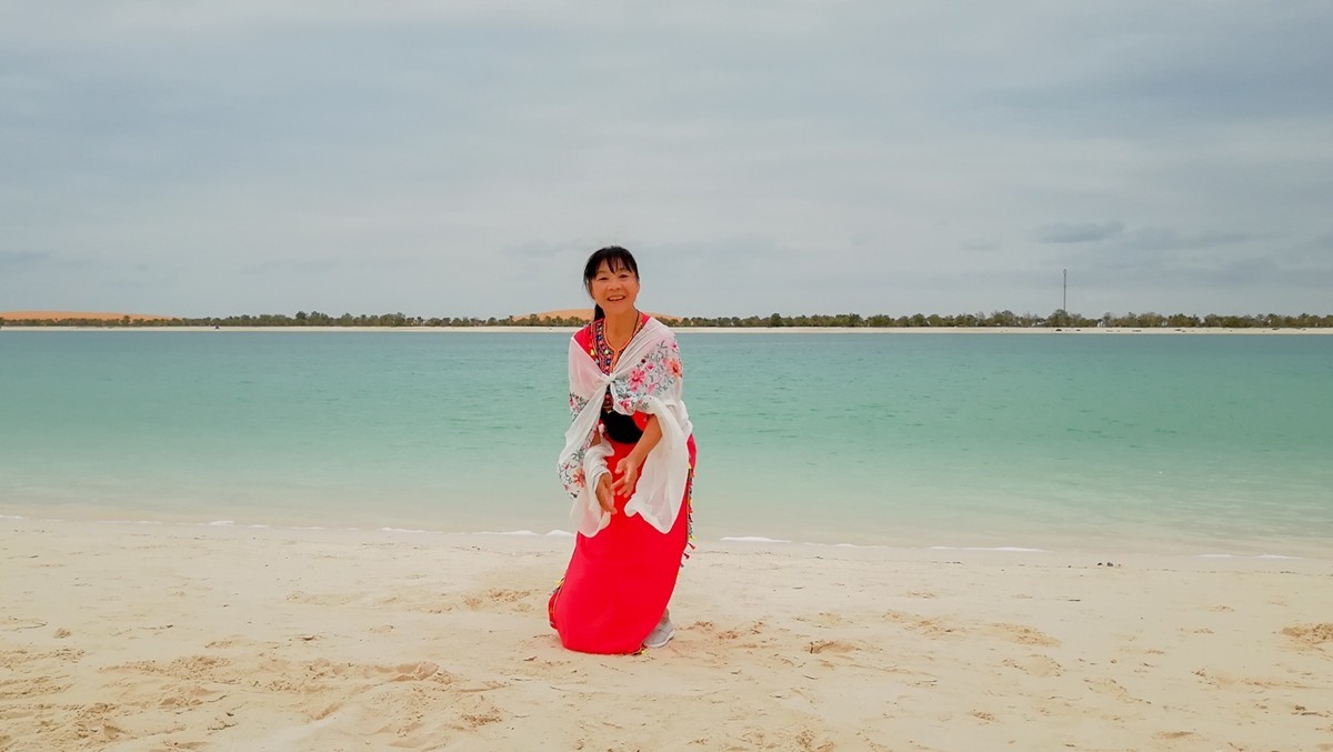 留影“阿布扎比”（阿联酋）