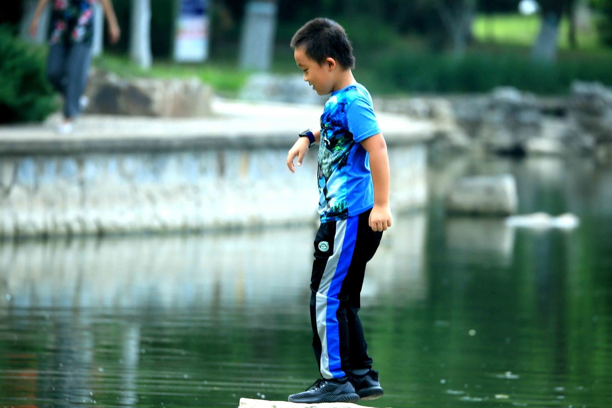 2022年拍荷塘游人