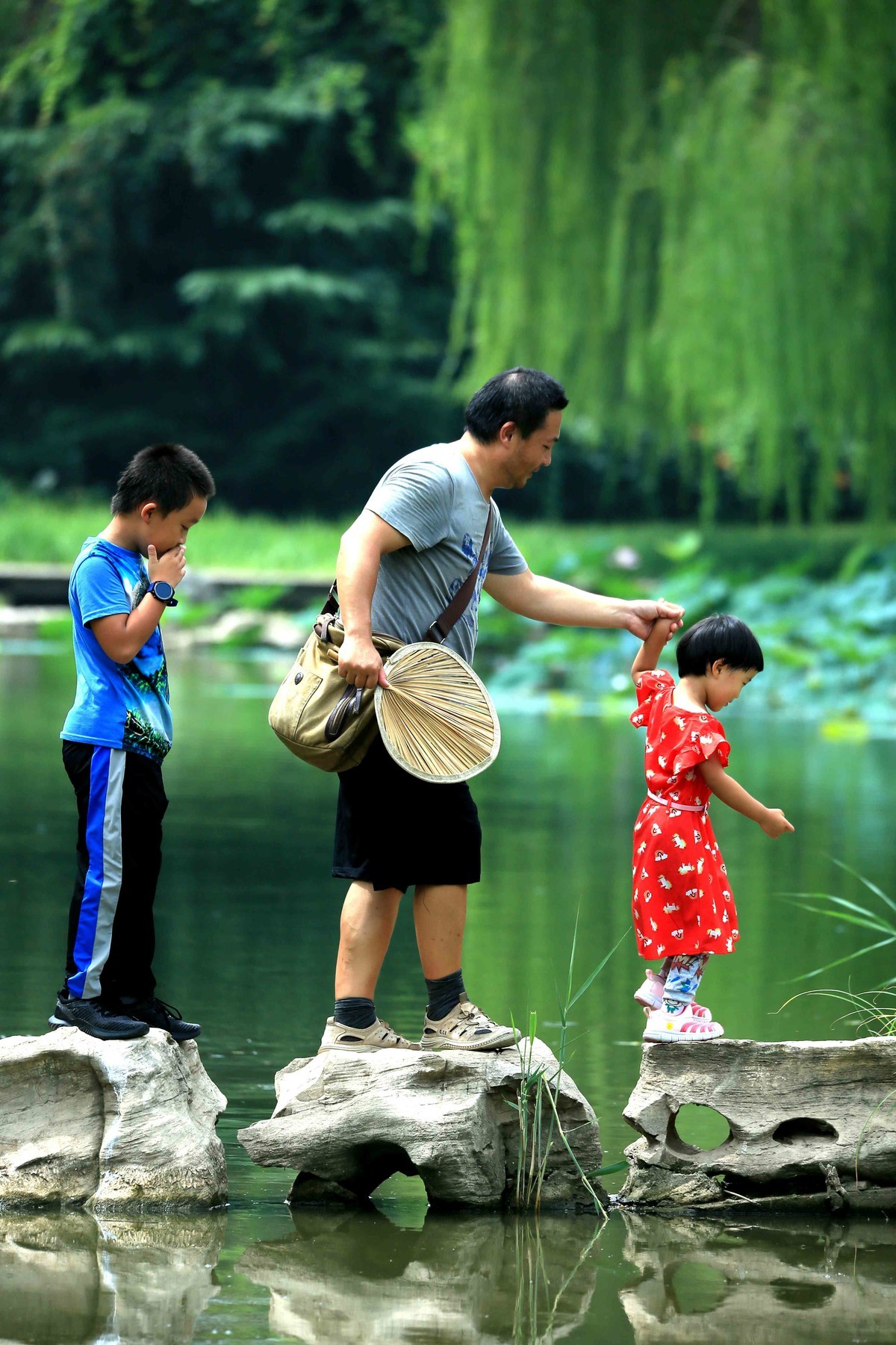 2022年拍荷塘游人