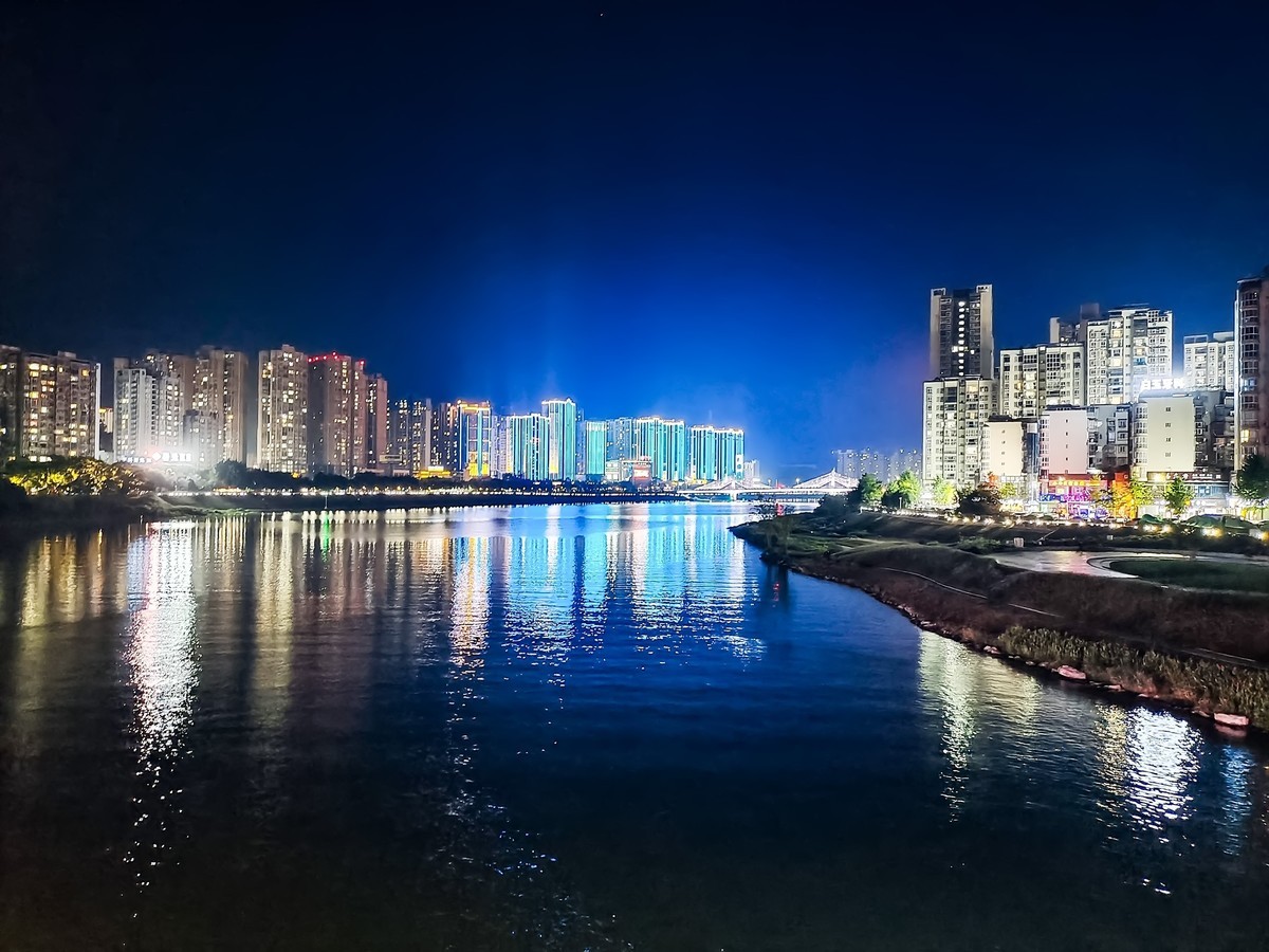 巴中巴河夜色