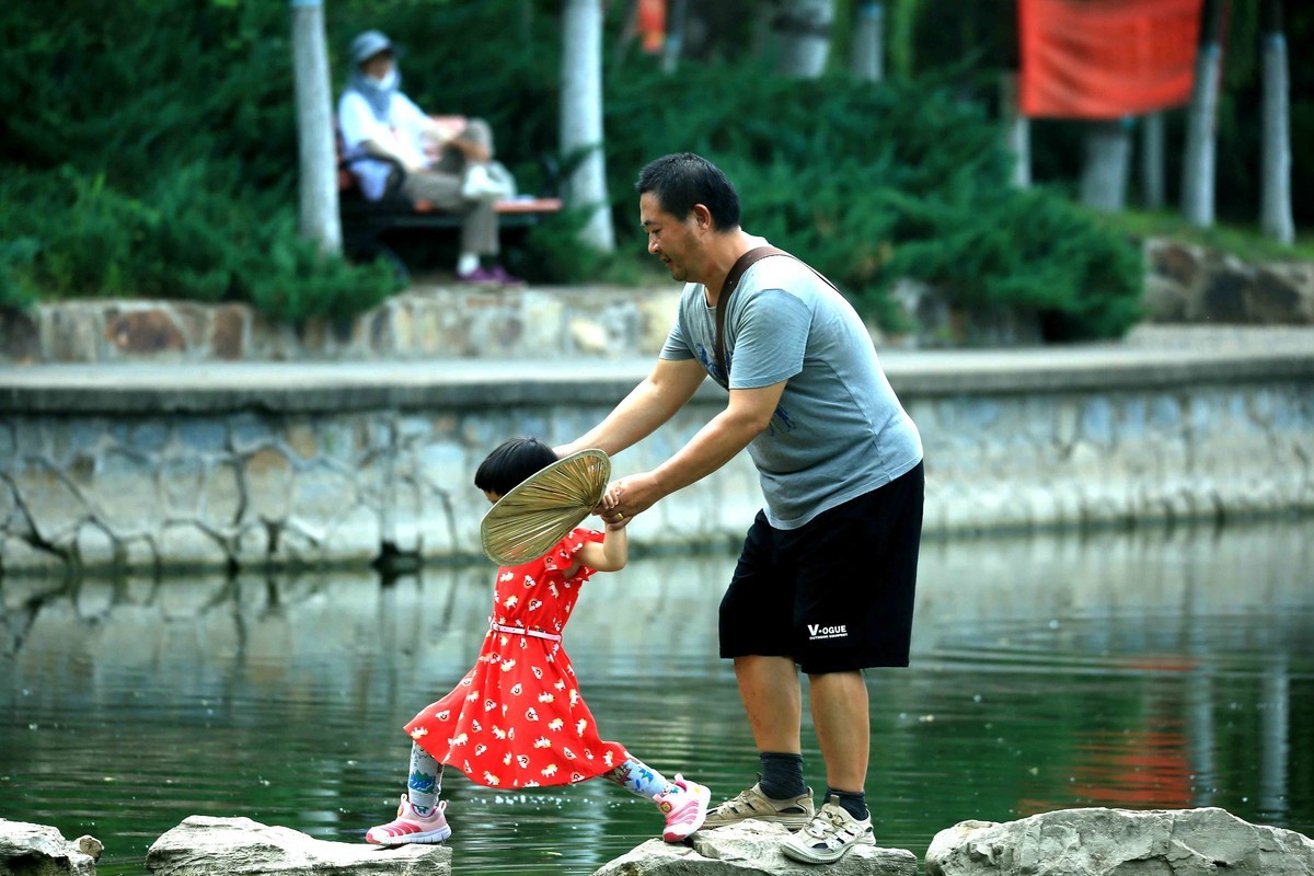 2022年拍荷塘游人