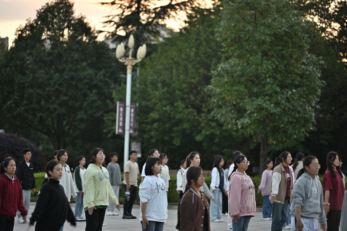 深秋夕阳伴我归续集