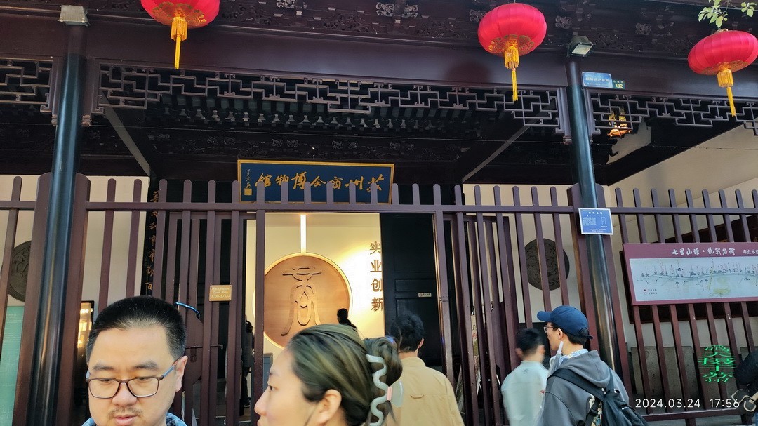 夜游中国威尼斯-七里山塘          周鸣天