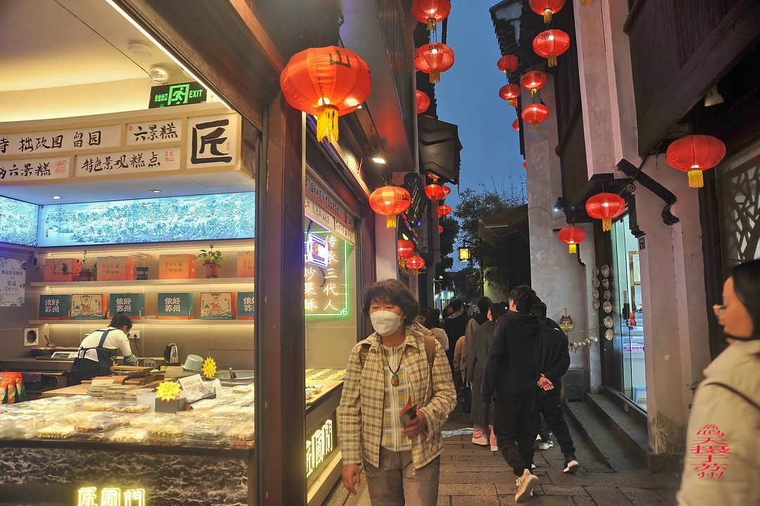 夜游中国威尼斯-七里山塘          周鸣天