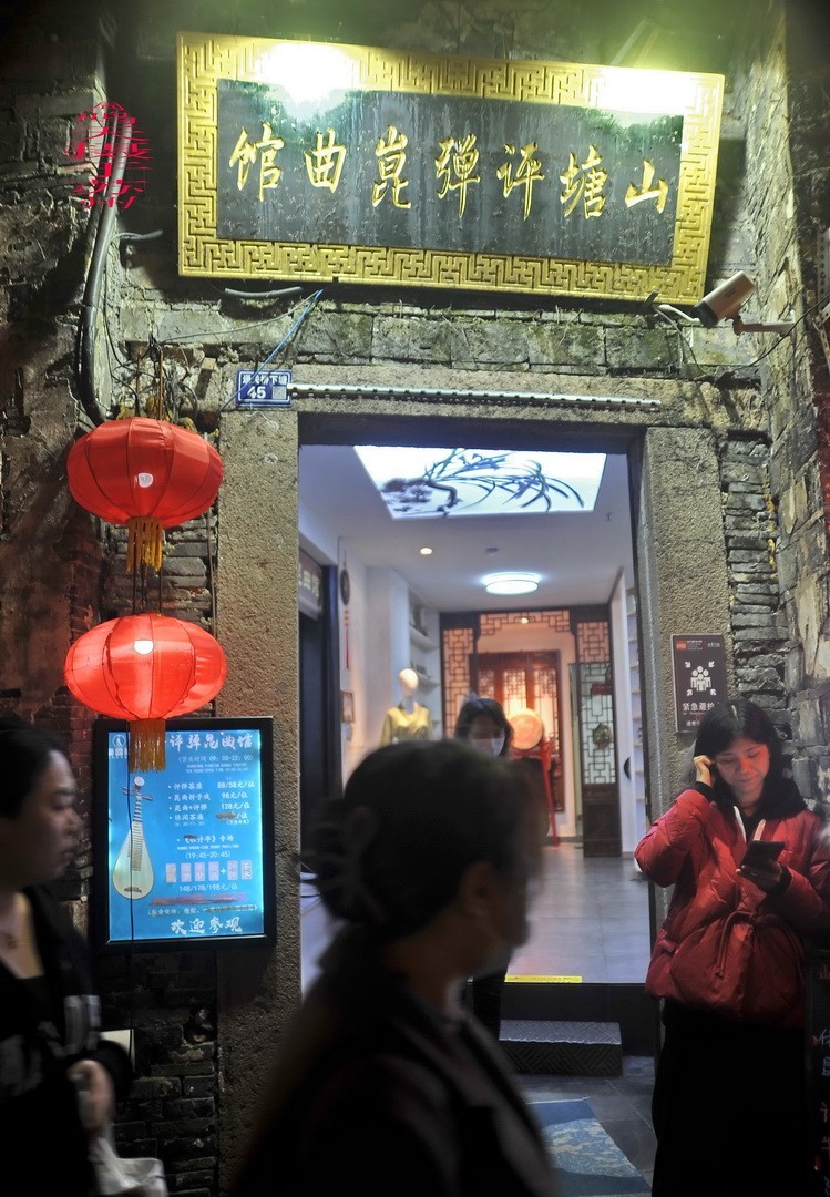 夜游中国威尼斯-七里山塘          周鸣天