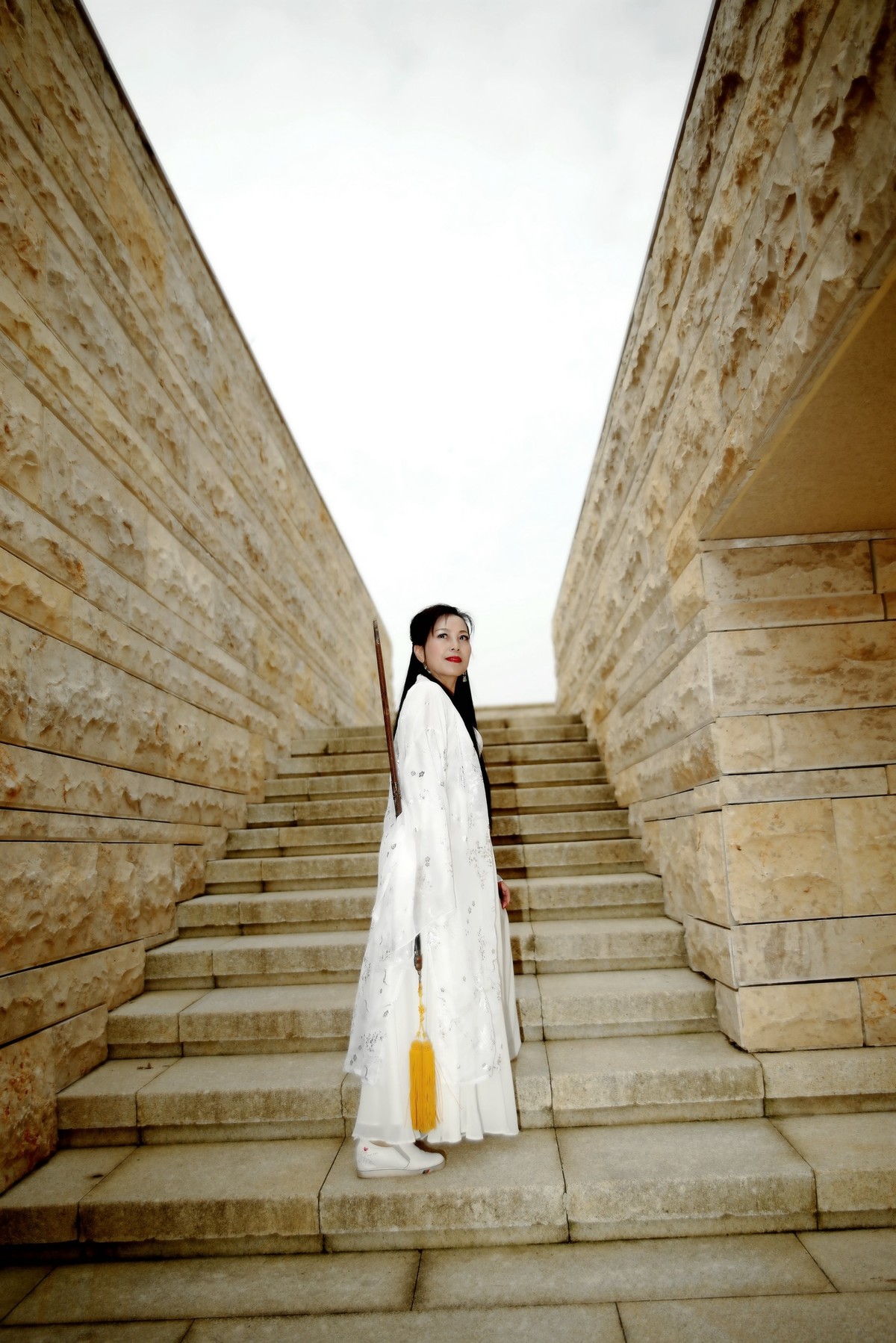 盘龙城遗址公园的剑侠美女！