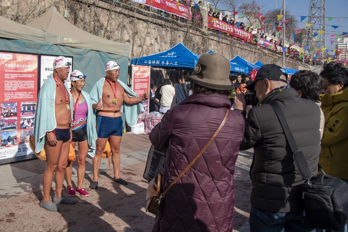 2024年元旦兰州冬泳花絮