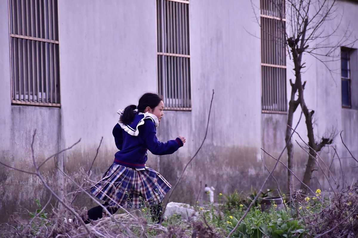 镜头刚到手，打鸟没打到，只好招个小模特