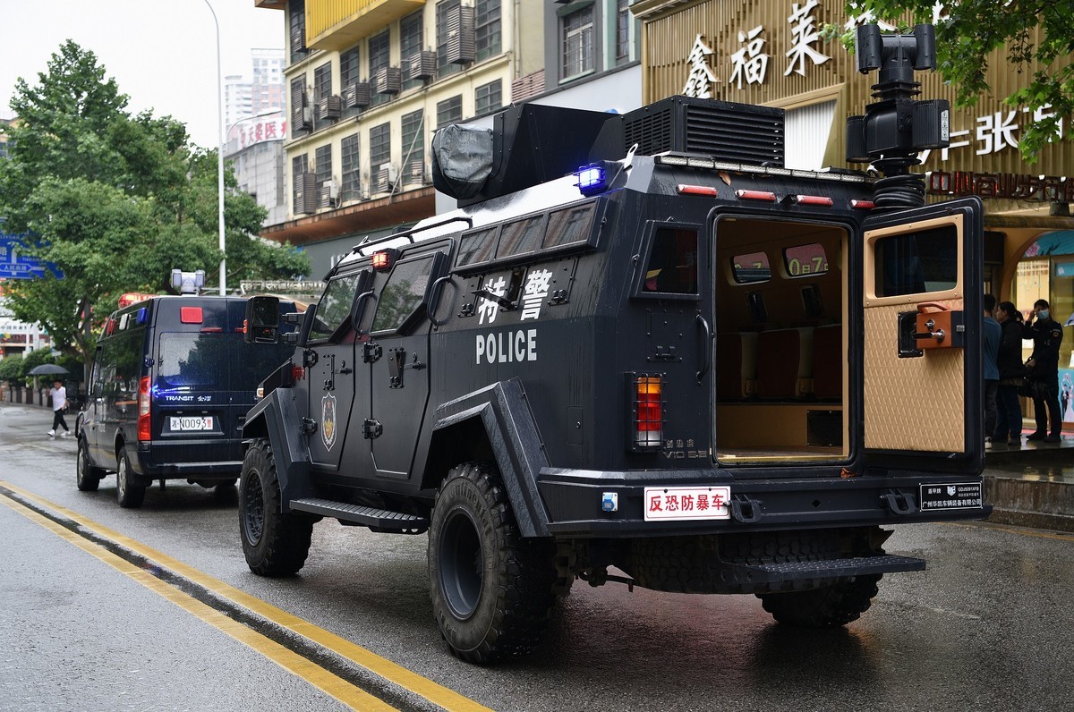 公安特警处突演训