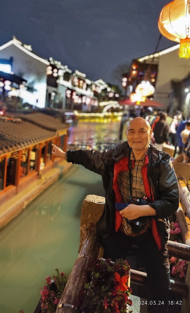夜游中国威尼斯-七里山塘          周鸣天