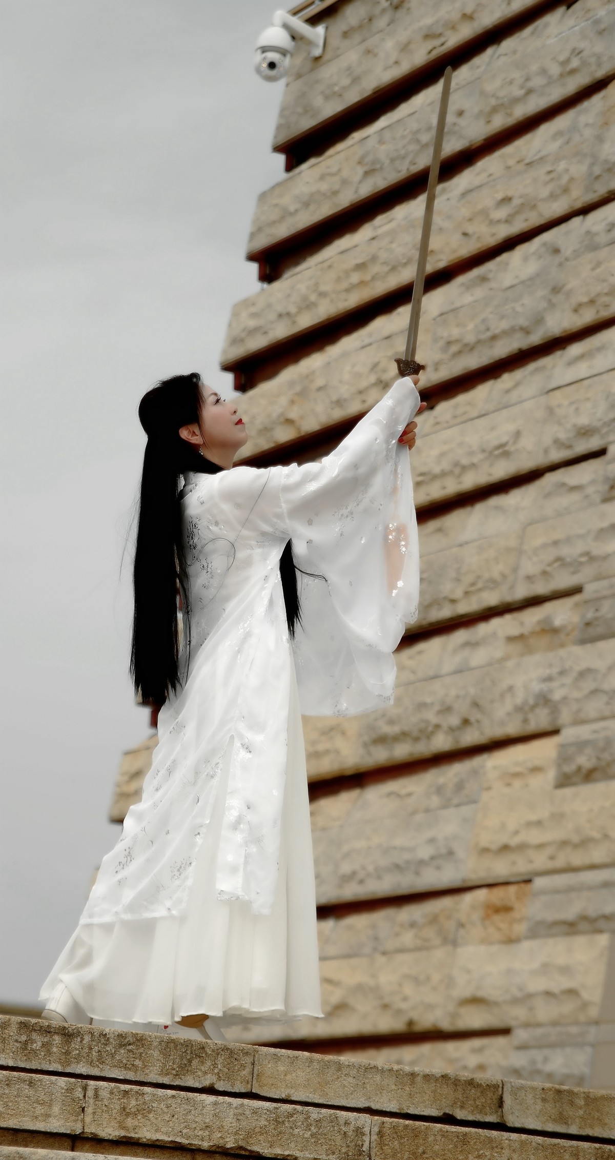 盘龙城遗址公园的剑侠美女！