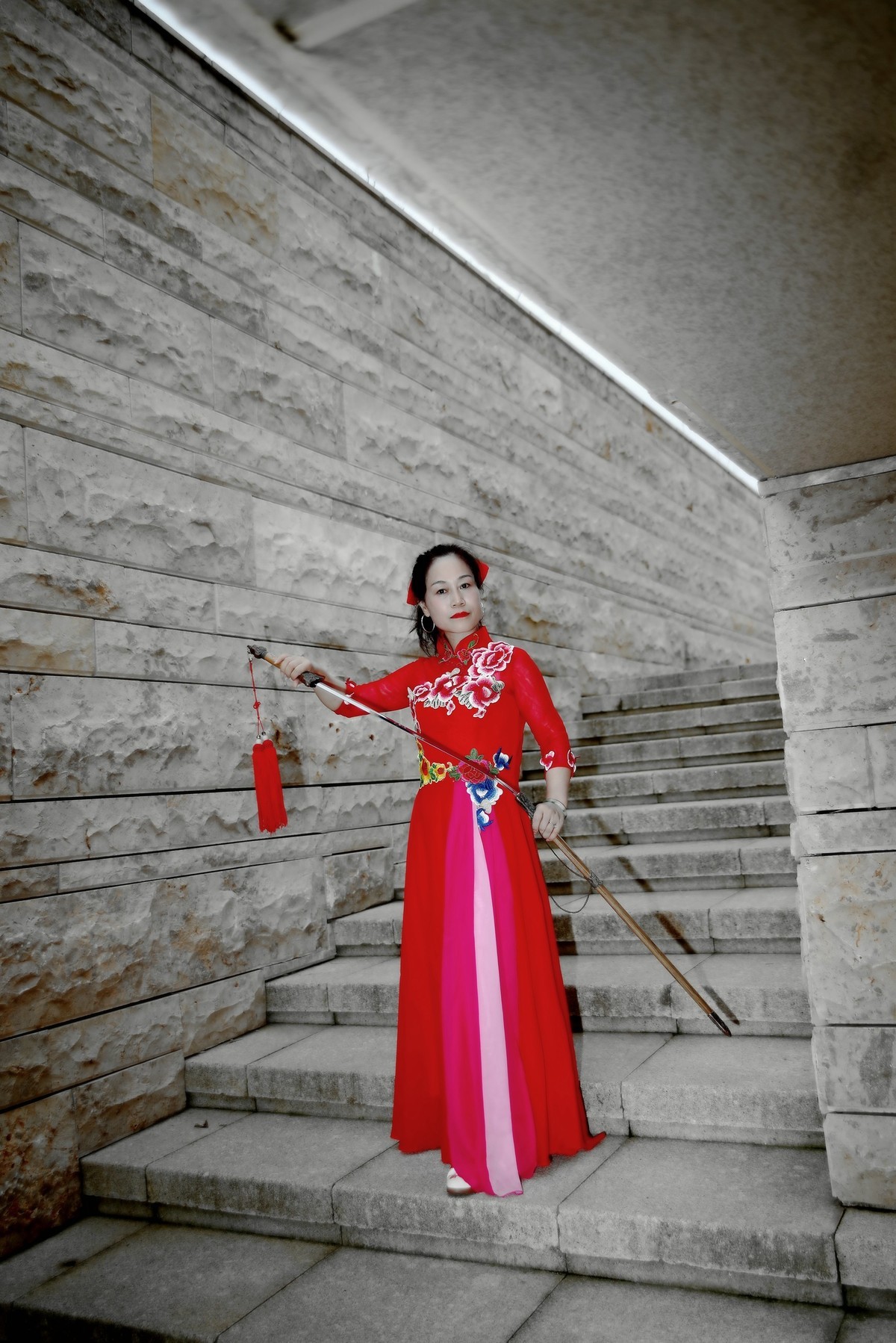 盘龙城遗址公园的剑侠美女！