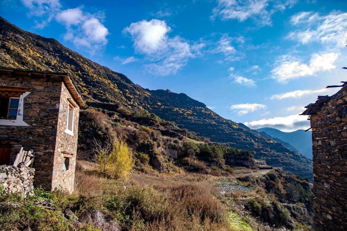 金秋川西行摄【10】云中藏寨