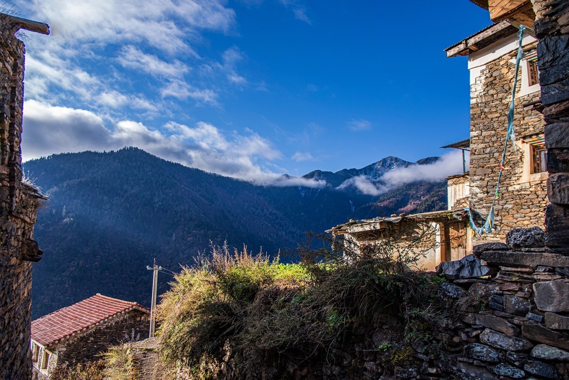 金秋川西行摄【10】云中藏寨