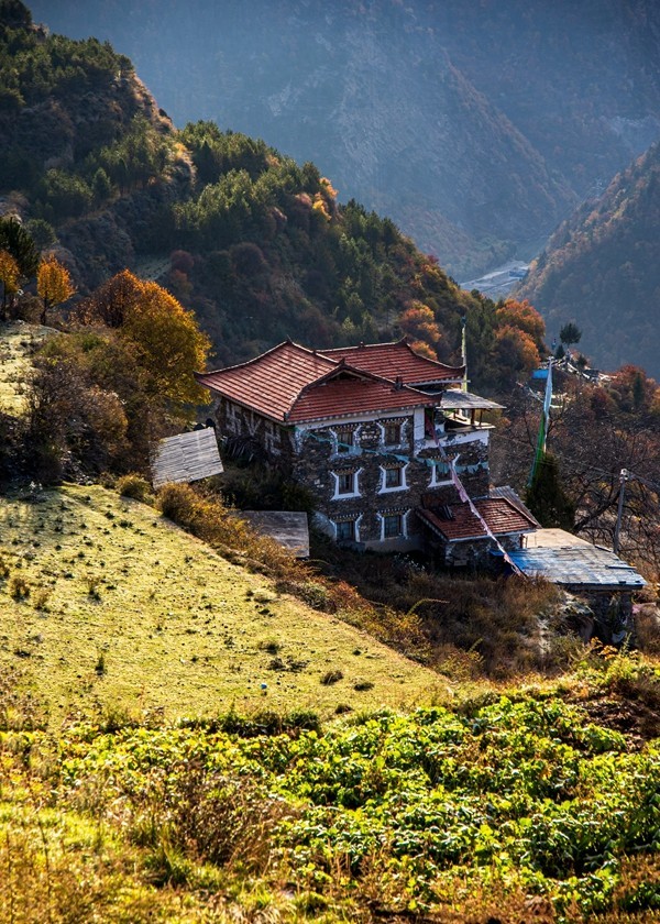 金秋川西行摄【10】云中藏寨