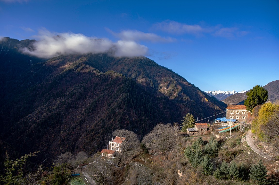 金秋川西行摄【10】云中藏寨