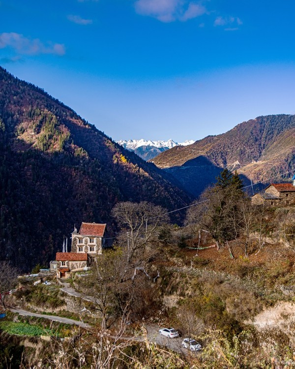 金秋川西行摄【10】云中藏寨