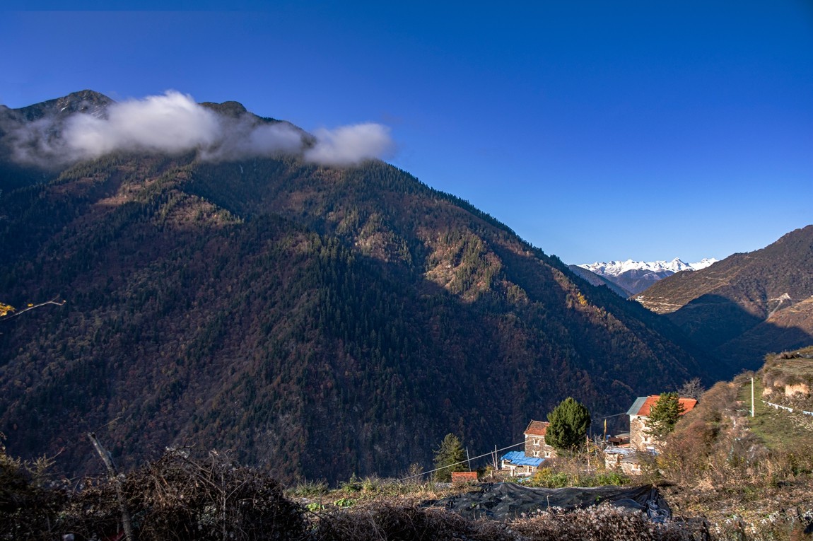 金秋川西行摄【10】云中藏寨